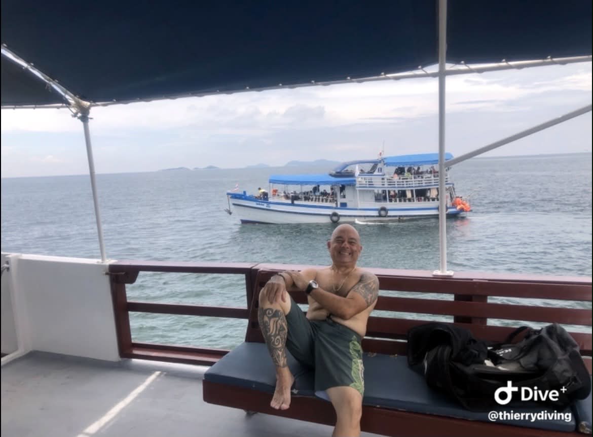 Moment de repos convivial après la plongée